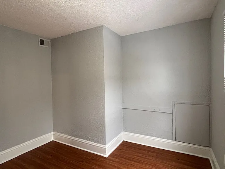580 Thomas Ave W — Photo 13