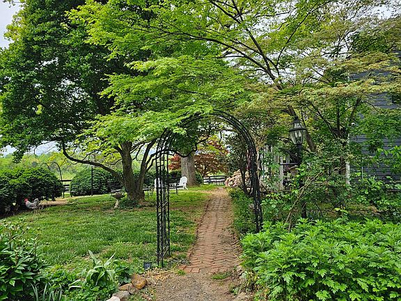3rd image of 53 Seven Springs Ln