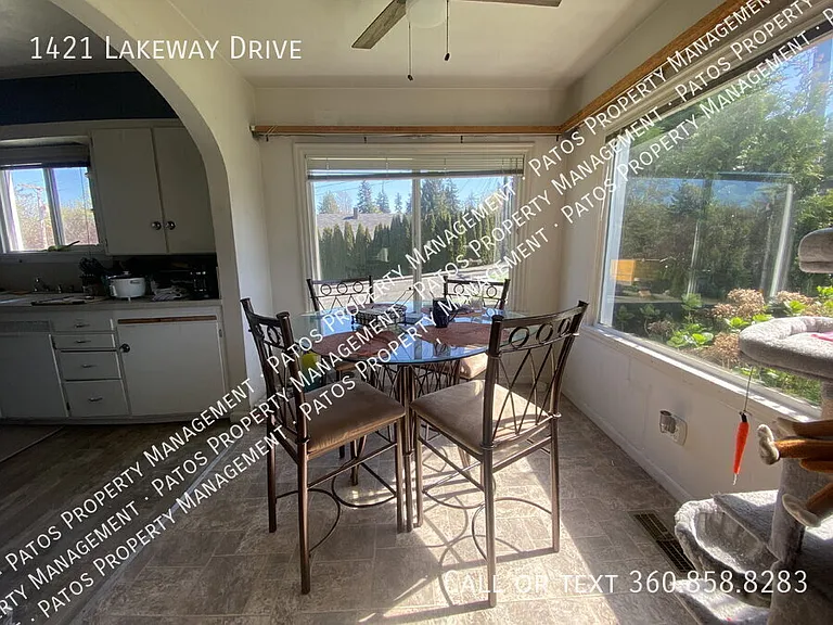 1421 Lakeway Dr — Photo 6