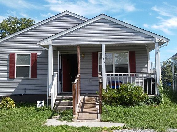 3rd image of 2506 Louise Ave