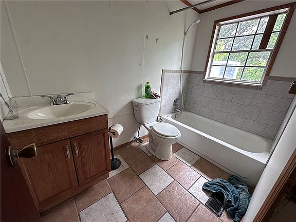 3rd image of 16477 Little Rd