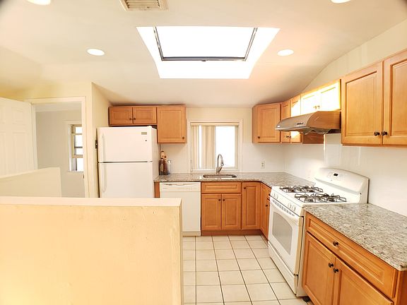 5th image of 15741 22nd Ave Floor 2