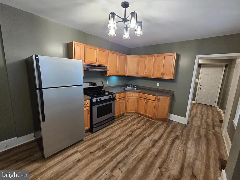 1317 N Walnut St — Photo 6