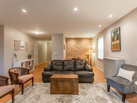 2nd image of 726 W Buena Ave APT 3C
