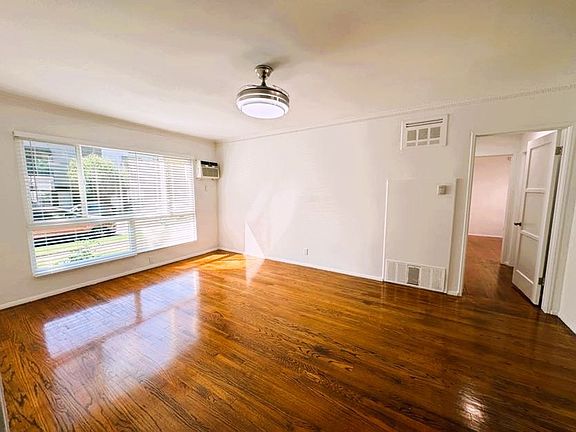 4th image of 5700 Hazeltine Ave #99-14053