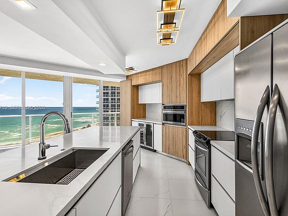 4th image of 16445 Collins Ave APT 922
