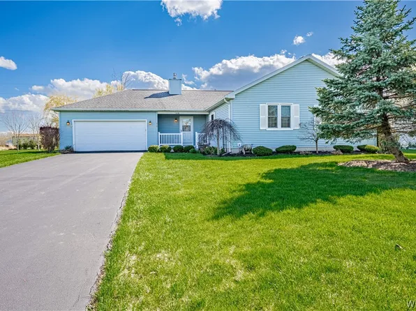 6540 Amy Ln, Lockport, NY 14094