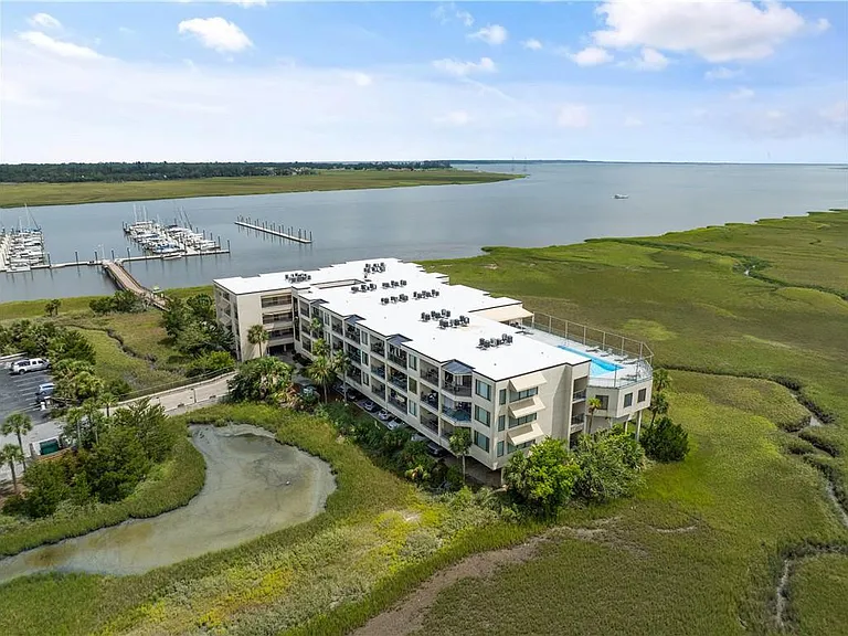 1 Marina Dr — Photo 12