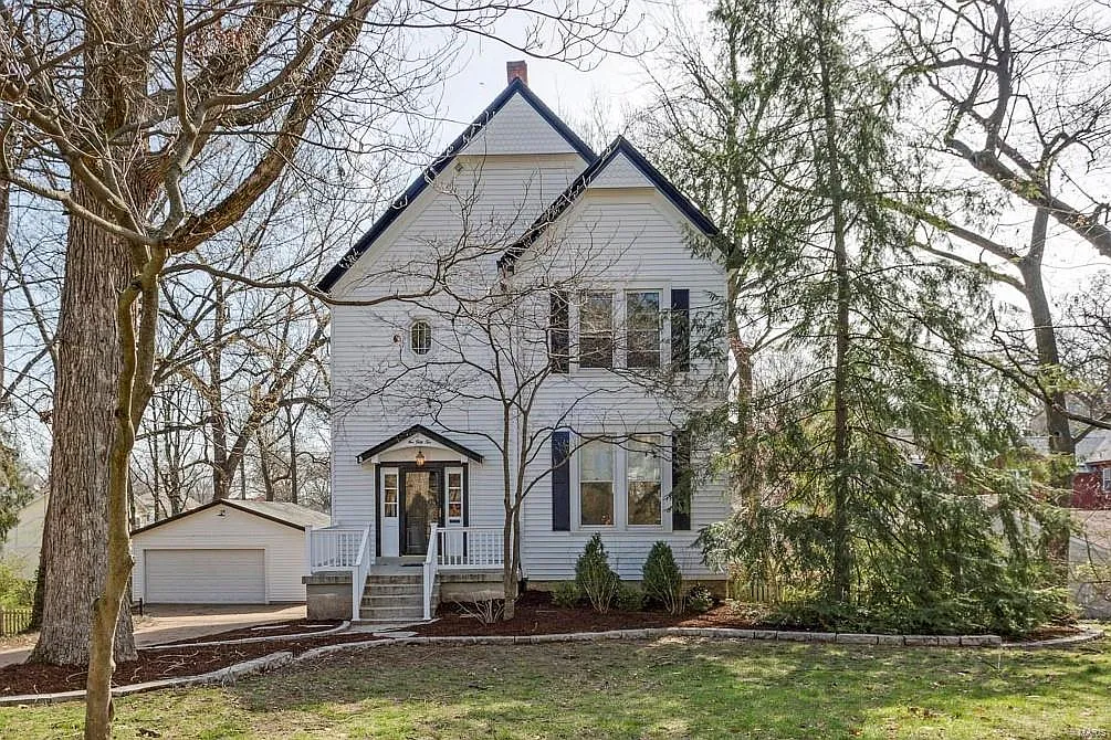 152 Plant Ave photo 1