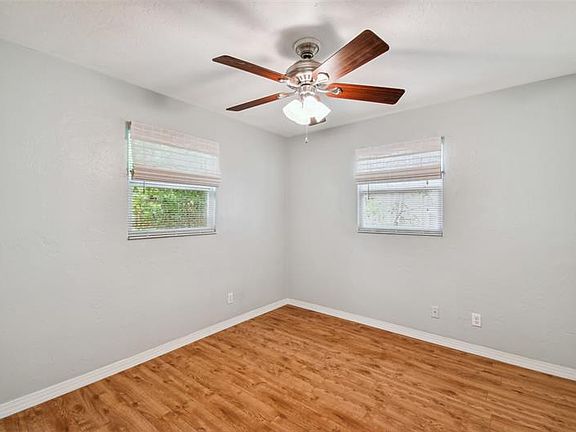 3rd image of 1025 Conant Ave