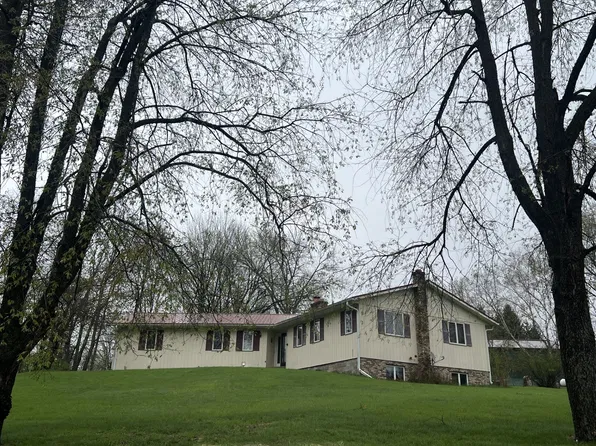 2114 Jannsen Court, Menomonie, WI 54751