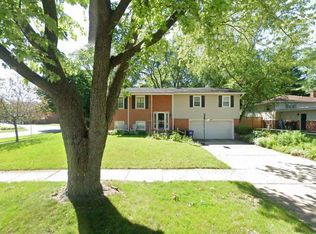 204 Basswood Dr, Naperville, IL 60540
