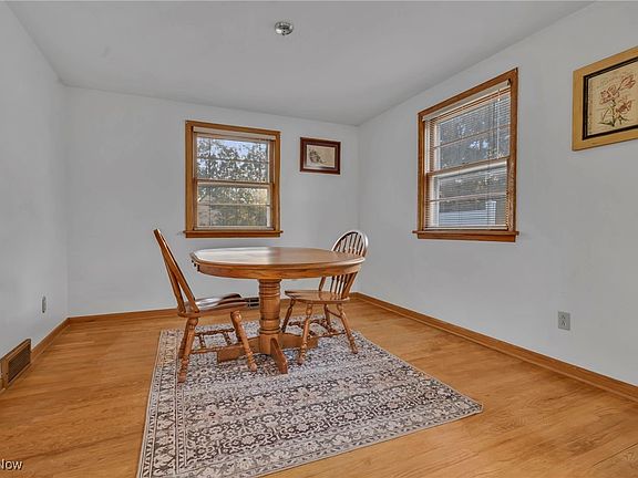 4th image of 425 Dohner Dr