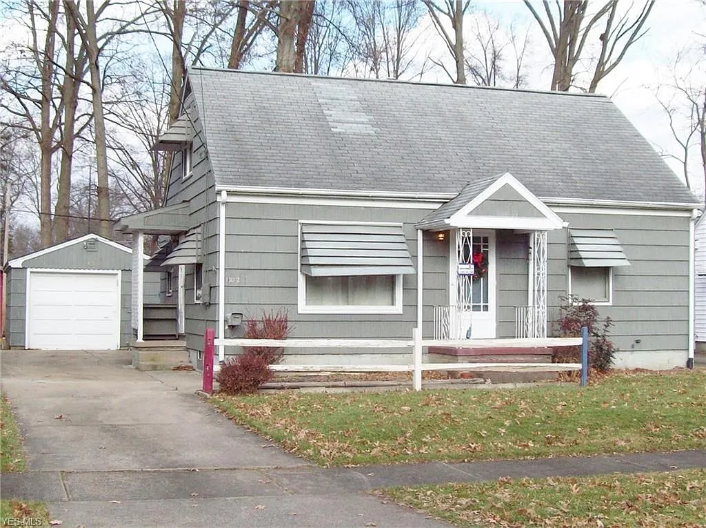 1702 Bradford St NW photo 1