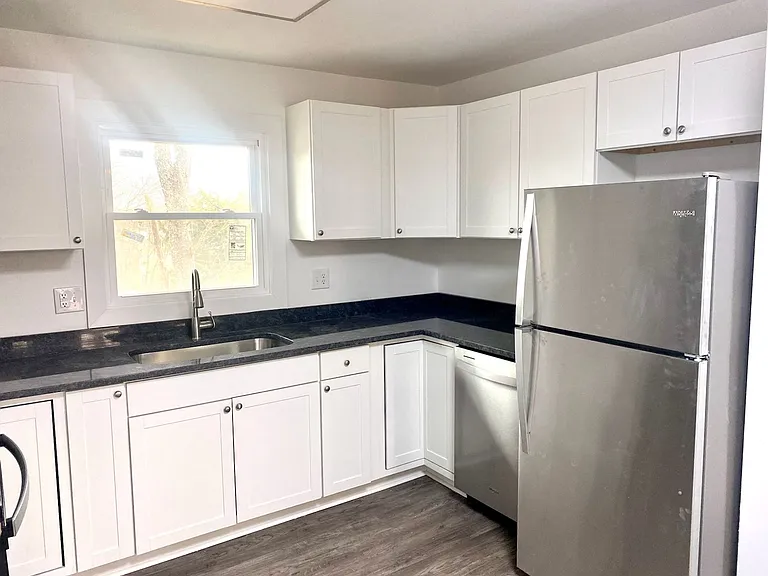 104 Northwood Ave — Photo 1