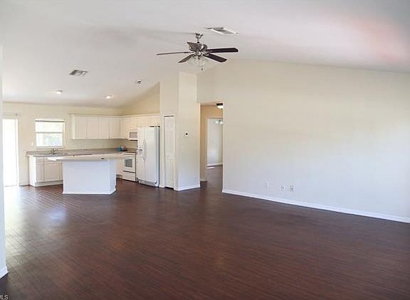 5th image of 126 NE 5th Pl