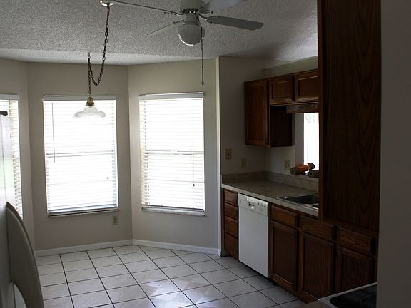4th image of 1011 Kelly Creek Cir