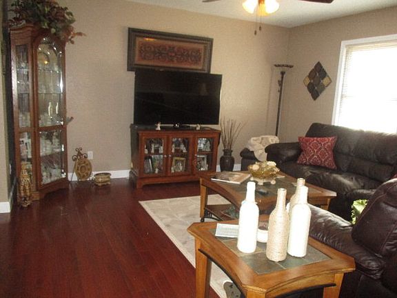 5th image of 705 Shannon Ln