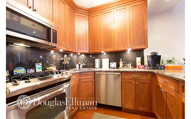 Sold by Douglas Elliman | media 15