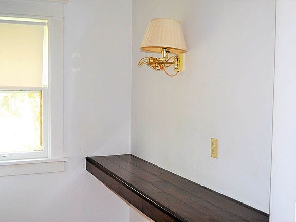 5th image of 1822 Summit St