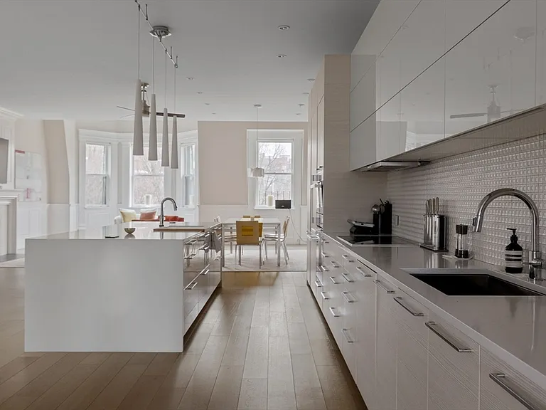 135 Commonwealth Ave — Photo 12