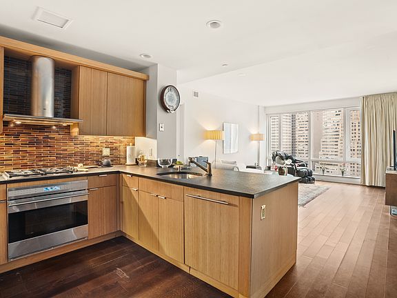 4th image of 70 Little West St APT 18G
