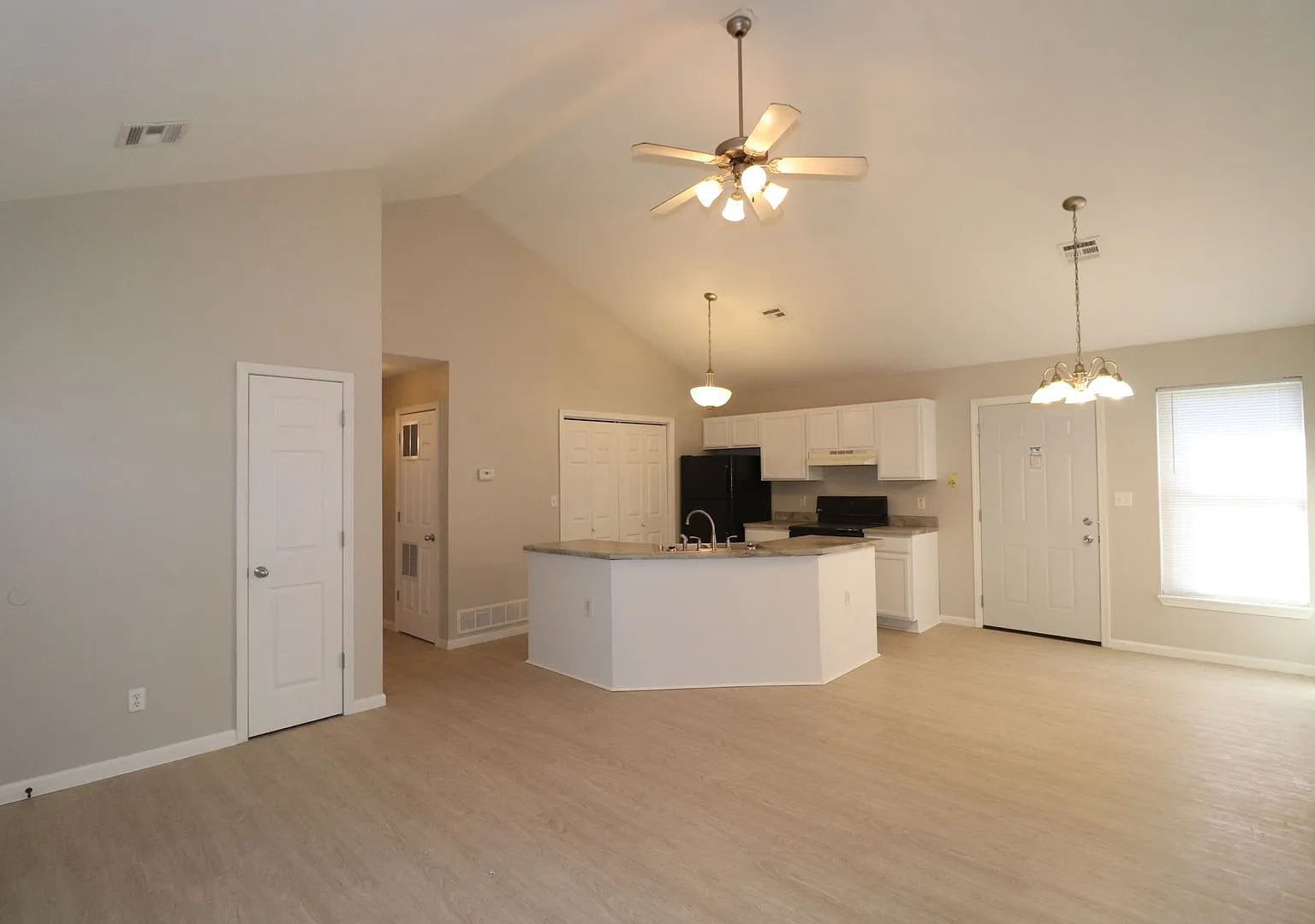 Remodeled Duplex Rent ready! — Photo 3