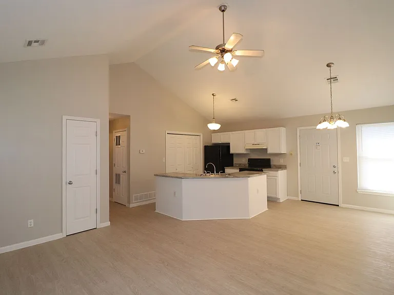 1304 N Jefferson St — Photo 3