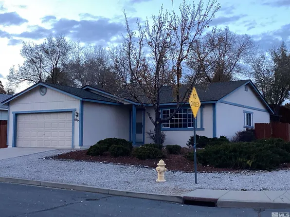 6295 W Crow Ct, Sun Valley, NV 89433