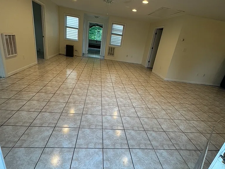76 Broad St — Photo 2