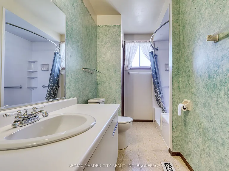 7740 Chorozy St — Photo 19