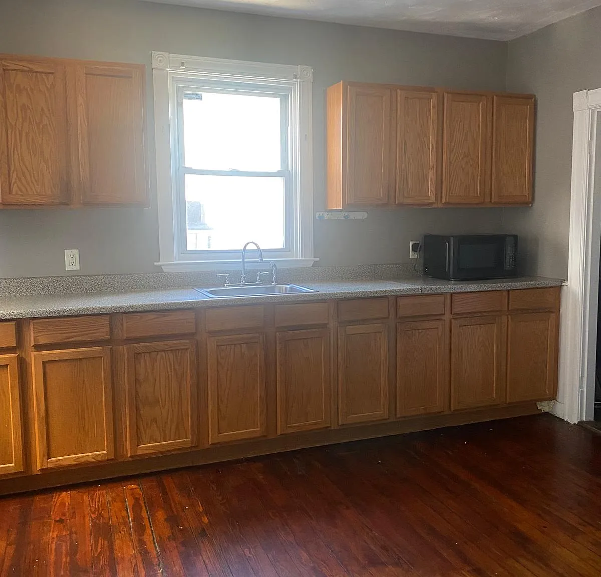 3 bed, 1301 sqft, $2,200 — Photo 3