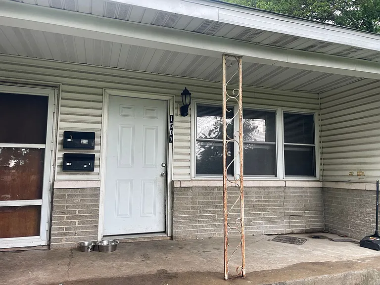 1507 W Phelps St — Photo 1
