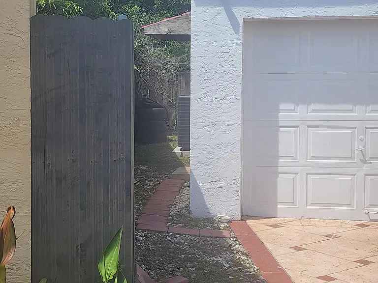 2430 SW 82nd Ter — Photo 1