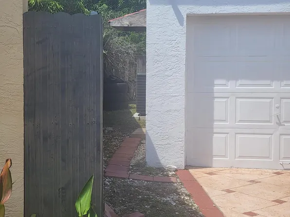 2430 SW 82nd Ter, Hollywood, FL 33025