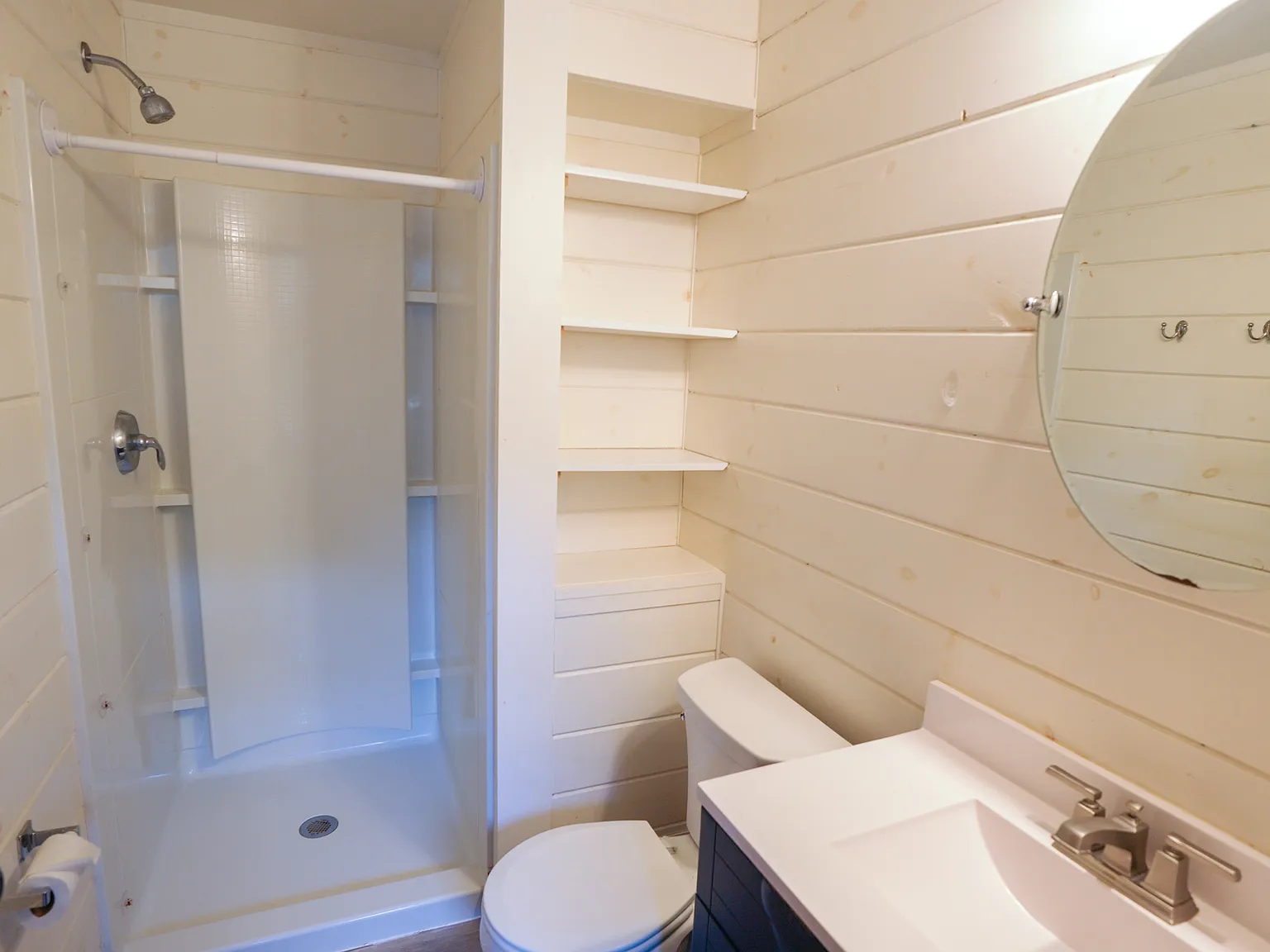 5 bed, 2.0 bath, $4,950 — Photo 3