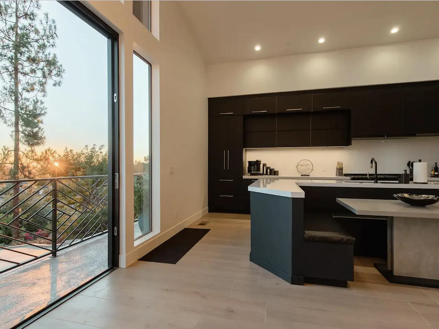 2050 Hidden Crest Dr — Photo 3