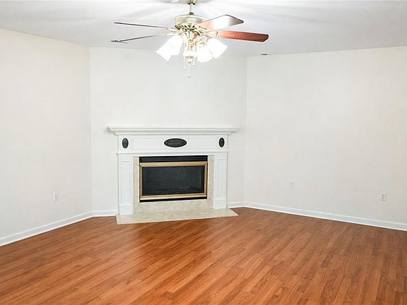 3rd image of 290 Patriot Ln APT D