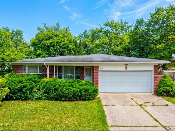 439 Windmill Point Dr, Flushing, MI 48433