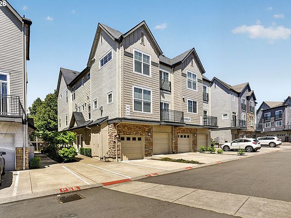4th image of 10805 NE Red Wing Way #101