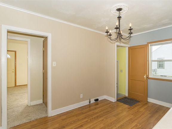 4th image of 1221 Fran St