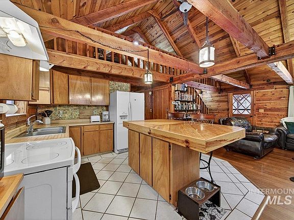 5th image of 138 Castle Mountain Dr
