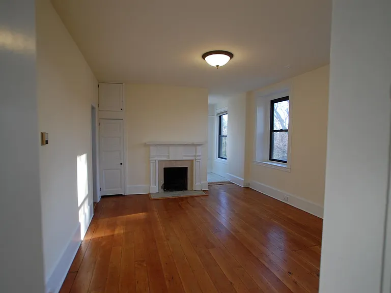 800 E Marshall St #5 — Photo 1