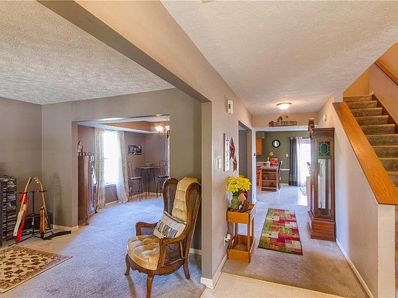 3rd image of 7995 Cobblesprings Dr