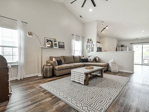 4th image of 624 Daniel Ct