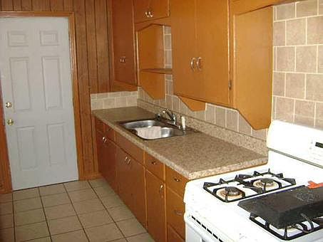 2nd image of 1004 SW 49th St