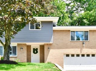 60 Oak Hill Dr, Washington, PA 15301