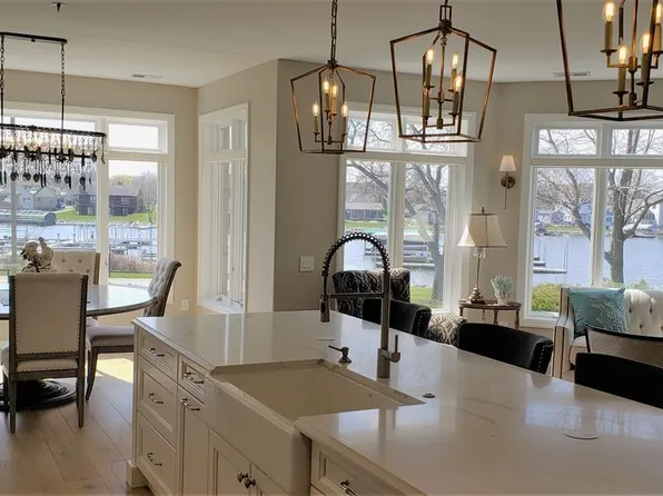 5355 Hansons Lndg APT 102, Madison, WI 53704