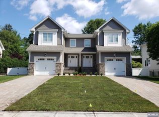 53 Newcomb Rd, Tenafly, NJ 07670