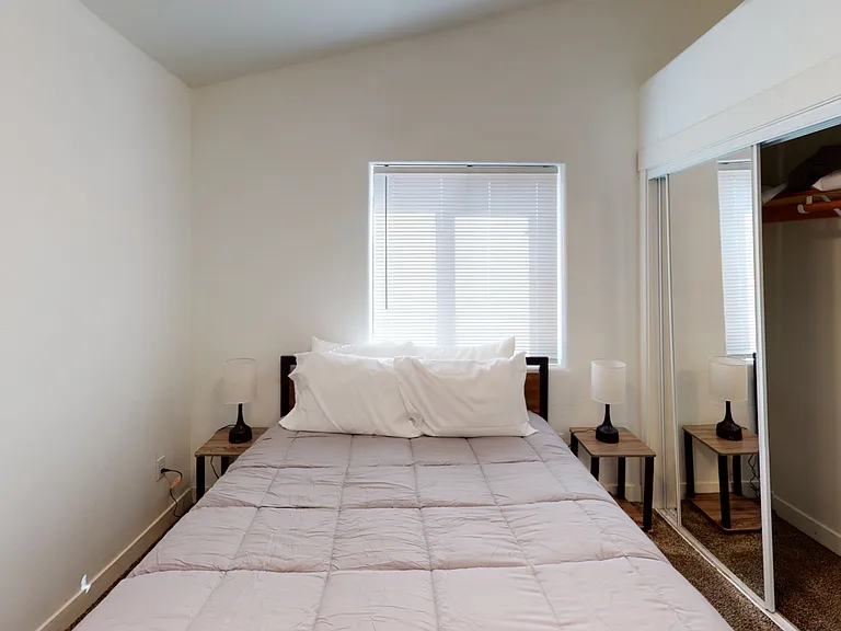 571 N 10th Pl — Photo 9